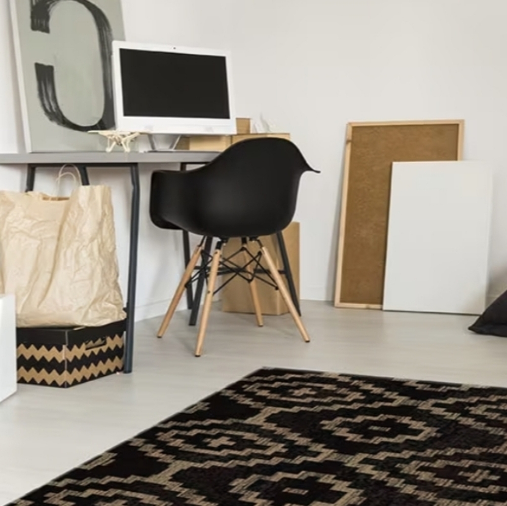 Black Diamond Trellis Rug table 2x3 Rug (w/out  pad)